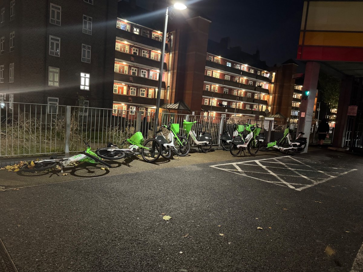 HireHackney's tweet photo. Hackney looking gorgeous yesterday evening https://t.co/2asSyFH8dp