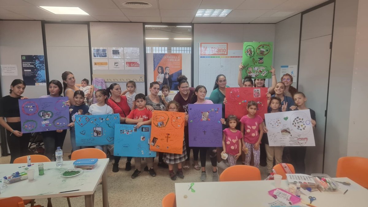 gitanos_org_CV's tweet image. 🧡 En La Coma, Paterna, hemos iniciado los servicios y talleres de #CaixaProinfancia en los que participan 138 personas, con menores y familias. 

Financiado por @FundlaCaixa, @aytopaterna y @GVAeducacio.