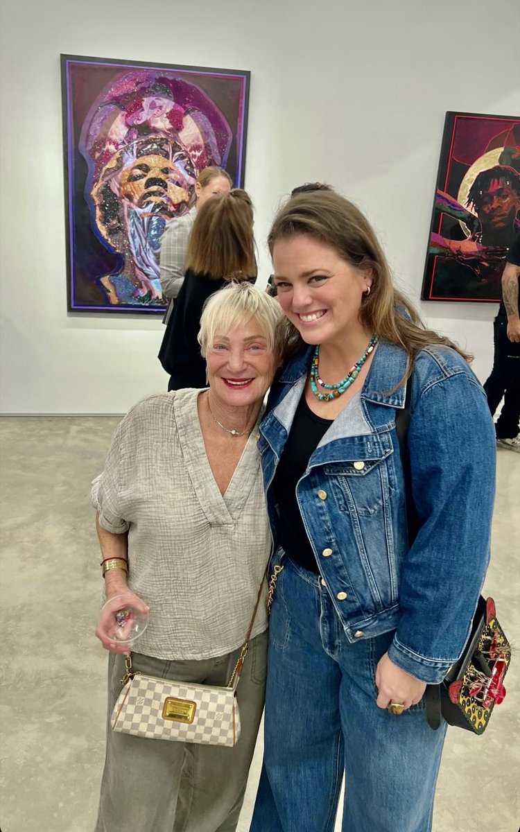 loiswhitman's tweet photo. @mindysolomongallery had a rip roaring opening for @amanilewis_  tonight. Amani’s fan club showed up in droves. Lots of hugging and kissing and red dots going on. https://t.co/aFOqs7vHcF