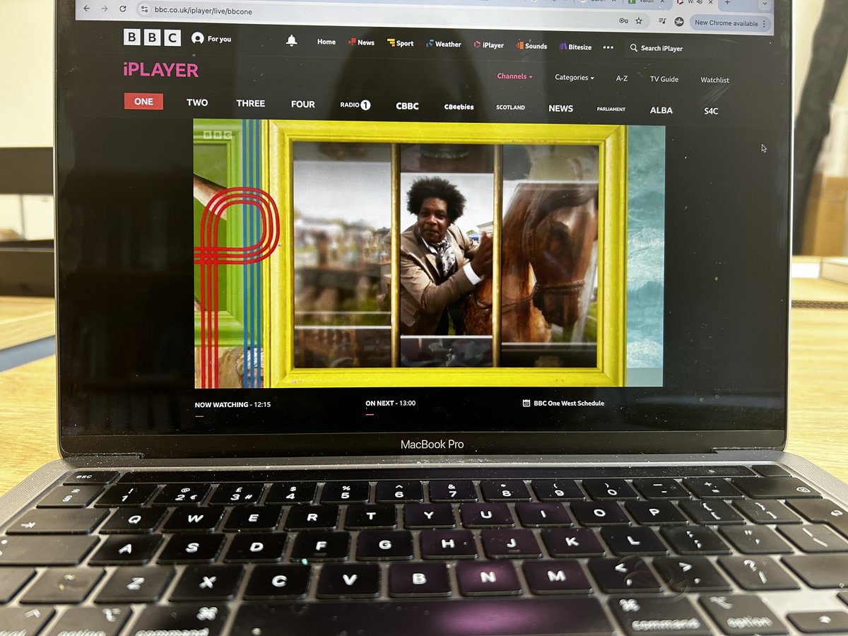 It’s #bargainhunt time and the red and blue teams are back at RWB Auctions today! <a href="/BBCBargainHunt/">BBC Bargain Hunt</a>