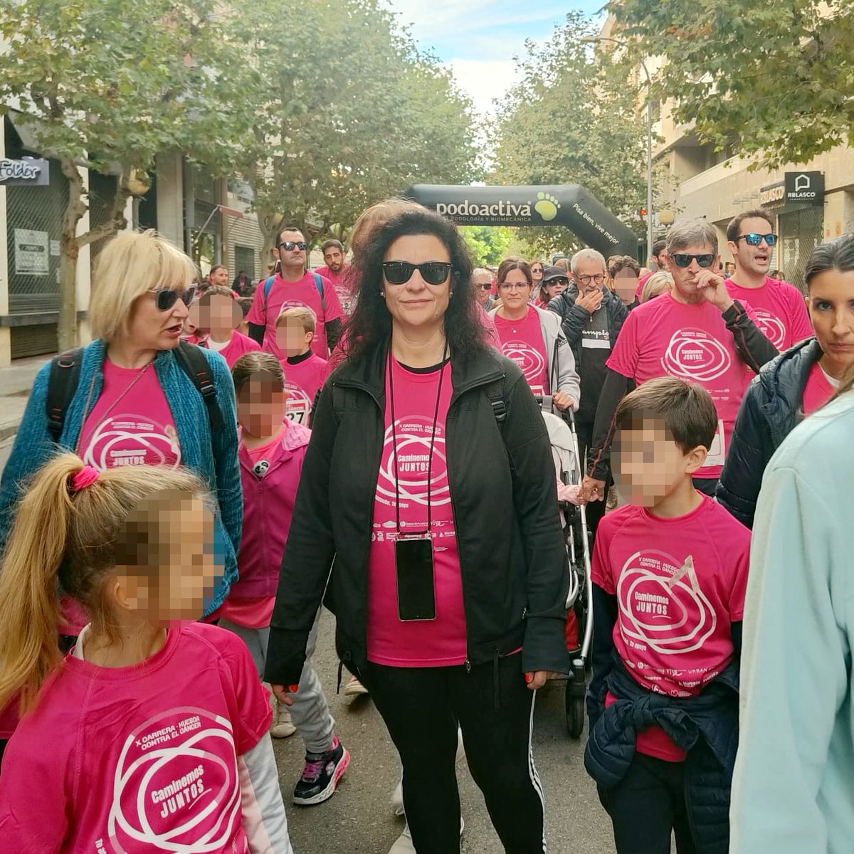 🩷 Este finde hemos participando #PartidoAragonés en actos solidarios del #DíaContraelCancerdeMama en todo #Aragón.
Por ejemplo:
→ con Cristina Navarro <a href="/CrisnavarroM/">Cristina Navarro</a> y Yolanda Abad en Calamocha y ese precioso y rosa lazo
→ con Mª Ángeles Roca <a href="/rocallop/">M.Angeles Roca</a> en la carrera de #Huesca