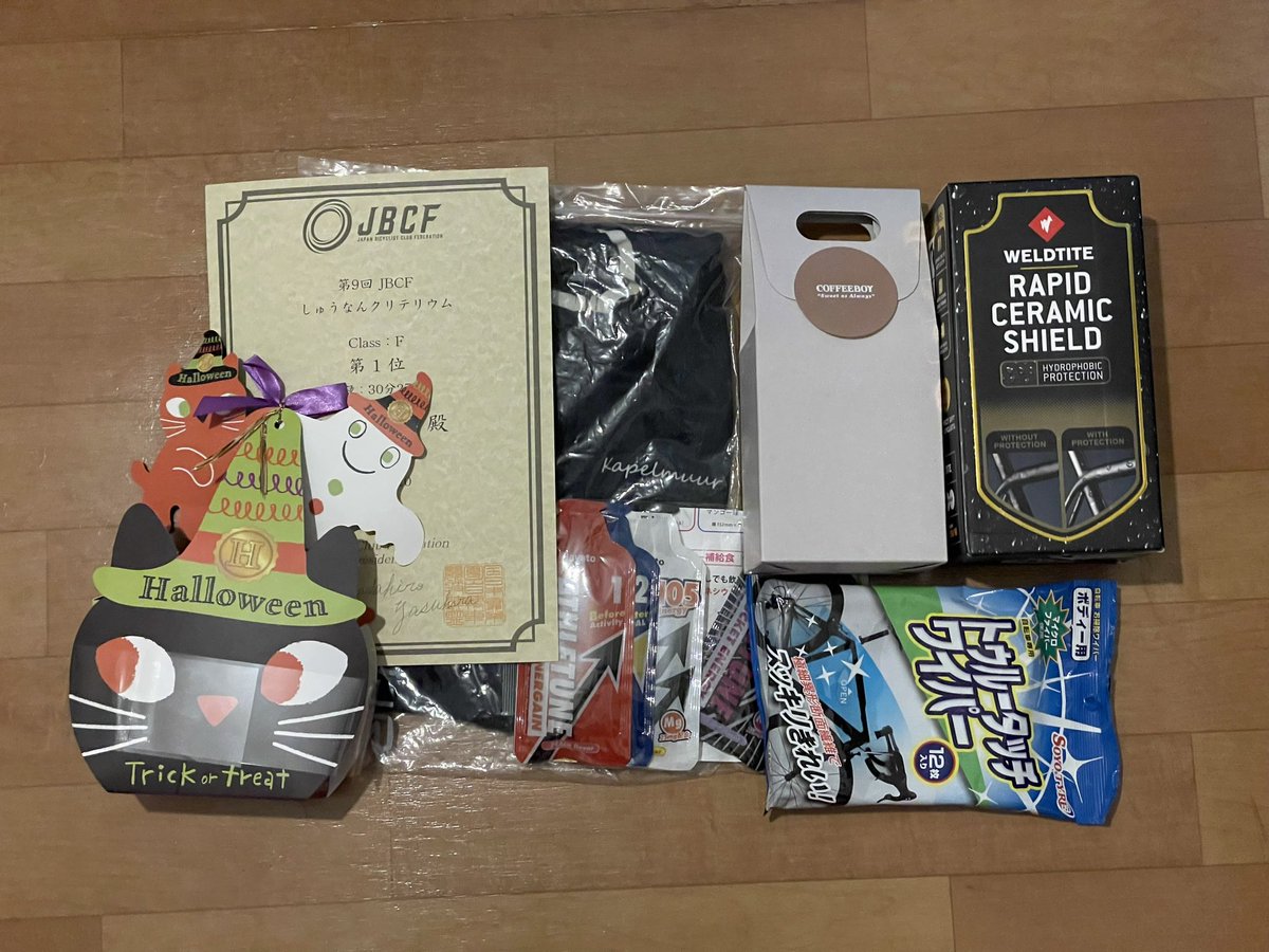 bicycle_uu's tweet photo. 前日の大星山ヒルクライムに続いてしゅうなんクリテリウムも勝ちました🥇
1年間色々なことろに行ったなあ
最終戦も頑張ります🔥
#JBCF #しゅうなんクリテリウム #ATHLETUNE #WELDTITE #Kapelmuur #SOYOTYRE #周南市 #MIVRO https://t.co/FxIeHZ31L9