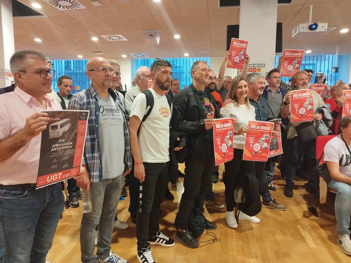 Prop de 400 persones que representen a milers de conductors i conductores a tota Catalunya s'organitzen en assemblea per portar a les  seves empreses els motius  per fer #vaga el 28 d'octubre! 
#jubilacioanticipada
#jubilacionanticipadayaccoo
#transporte 
#HuelgaGeneral