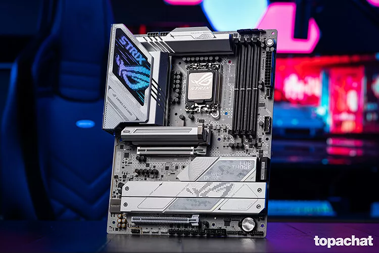 TopAchat's tweet photo. Regarde moi cette sublime @ASUS_ROG_FR STRIX Z890-A GAMING WIFI, de passage au #StudioTopAchat !
J'adore ! 💙
https://t.co/Z3Hz2z75tm
Un bon choix pour accompagner ton CPU @IntelFrance Core Ultra ! https://t.co/WW7CtEy9LO