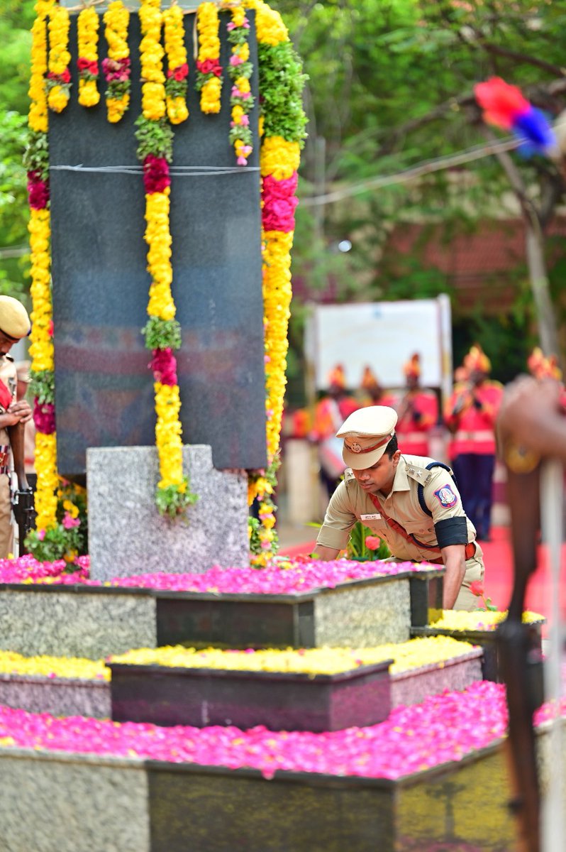 AlbertJohnIPS's tweet photo. In memory of all policemen who shed their lives in the altar of duty. 
Police commemoration day at Tuticorin 
#PoliceCommemorationDay2024
#Thoothukudi https://t.co/TVTrQpaTNl