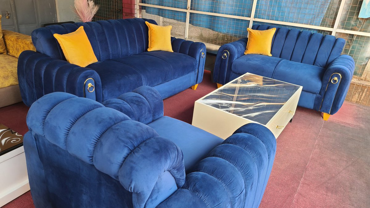Royal blue sofaset in 6seater available in our Ntinda showroom.
Reach out on☎️ 0703004235 to get it. Free delivery around Kampala.