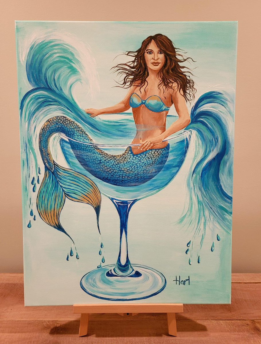 This painting of a mermaid, 🧜‍♀️ Mixtails, is causing quite a stir, people have told us it reminds them of Mariska Hagitay, what do you think? 
#hartart #mariskahagitay #mermaid #originalartwork #notAI #artist