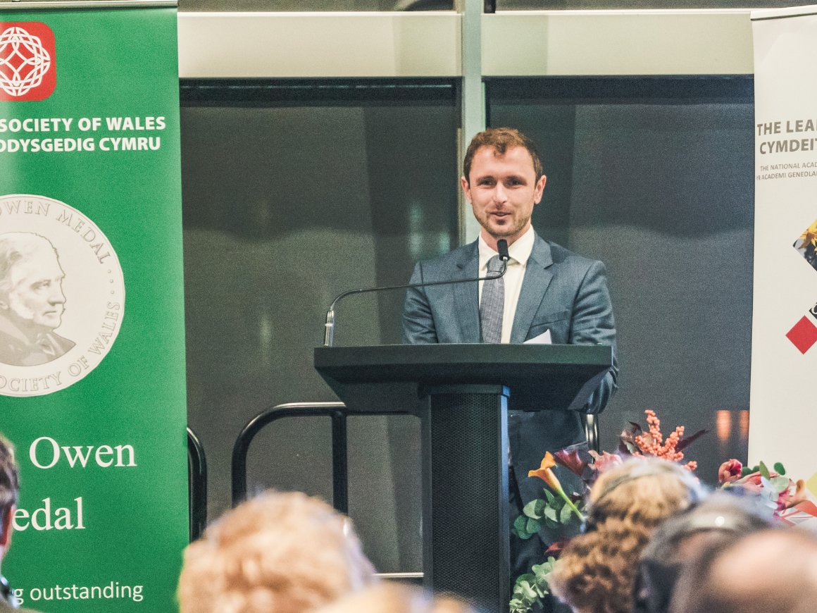 LSWalesCDdCymru's tweet image. Llongyfarchiadau mawr i Dr Iestyn Woolway ar ennill un o wobrau nodedig Leverhulme.
cymdeithasddysgedig.cymru/dillwyn-medall…