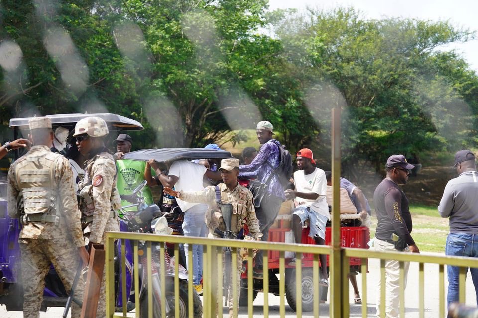 Sur instruction du Premier ministre, Dr Garry Conille, une délégation du Groupe multisectoriel de gestion et de prise en charge des migrants Haïtiens a réalisé une mission, dimanche, sur la Frontière Haïtiano-Dominicaine (Belladère, Centre) pour évaluer les conditions dans
