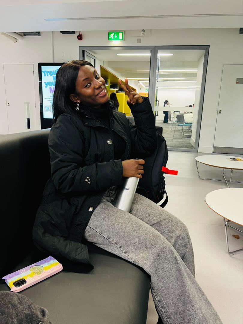 ucheblessing227's tweet photo. First week, first class, and wow—what a shift! 😅 Mindset Lab with Dr. Casulli felt like a workshop or hangout, full of discussions, group work, and case studies. Loving this fresh, student-centered approach! 🙌 #CheveningJourney #CheveningScholar #ChosenForChevening https://t.co/DFkD7bSsAg