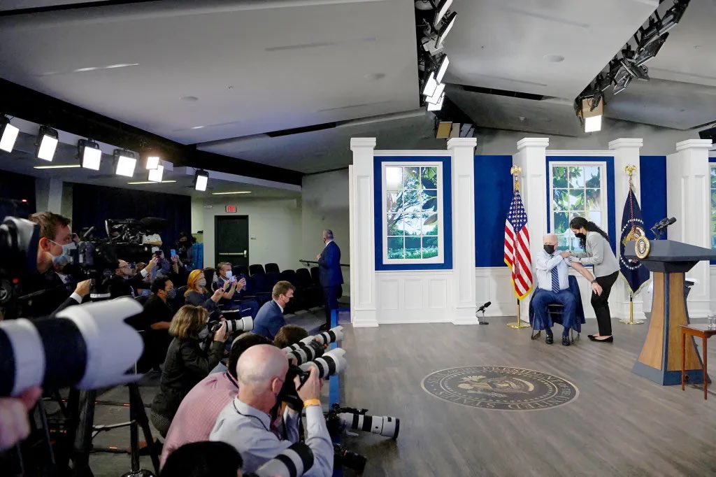 HomoConNYC's tweet photo. “Trump’s visit to McDonald’s was staged” https://t.co/MMIOB044zz