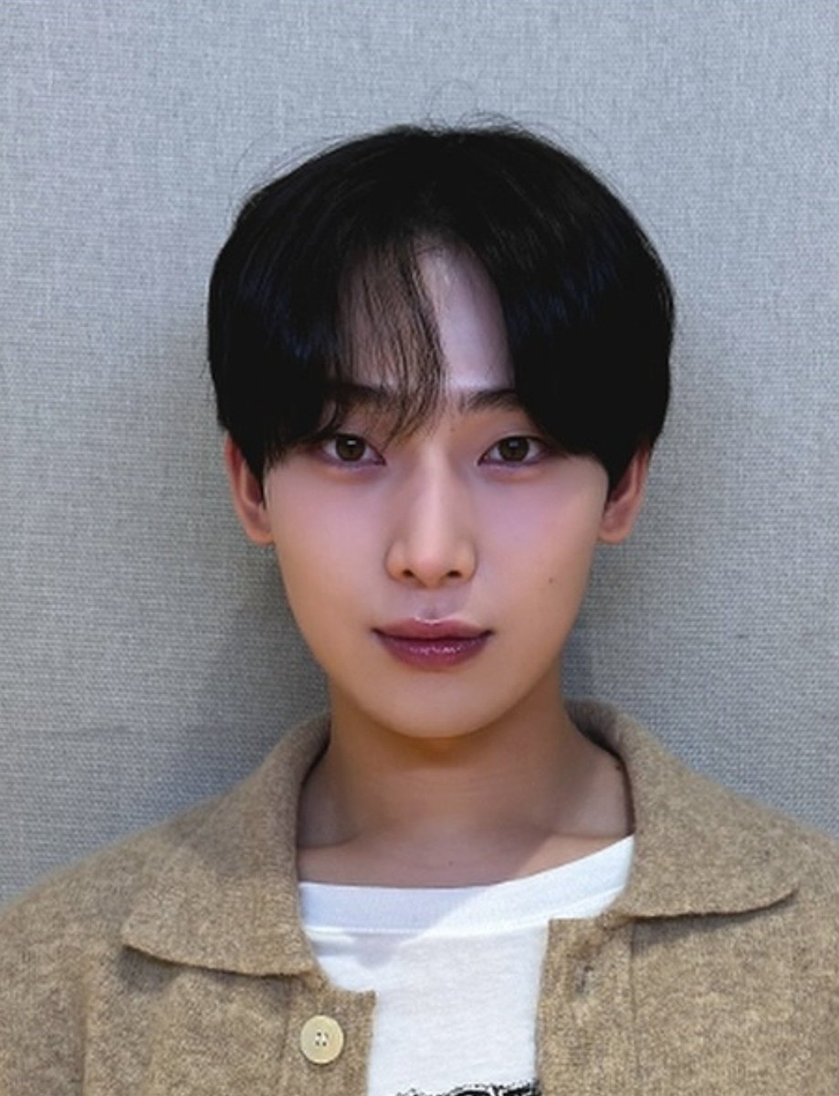 sunoos_fool's tweet photo. 패스트페이퍼 증명사진 가이드라인 #선우 #SUNOO  ㅋ  ㅋ ㅋ 🖤 https://t.co/jo4dTh7qRv