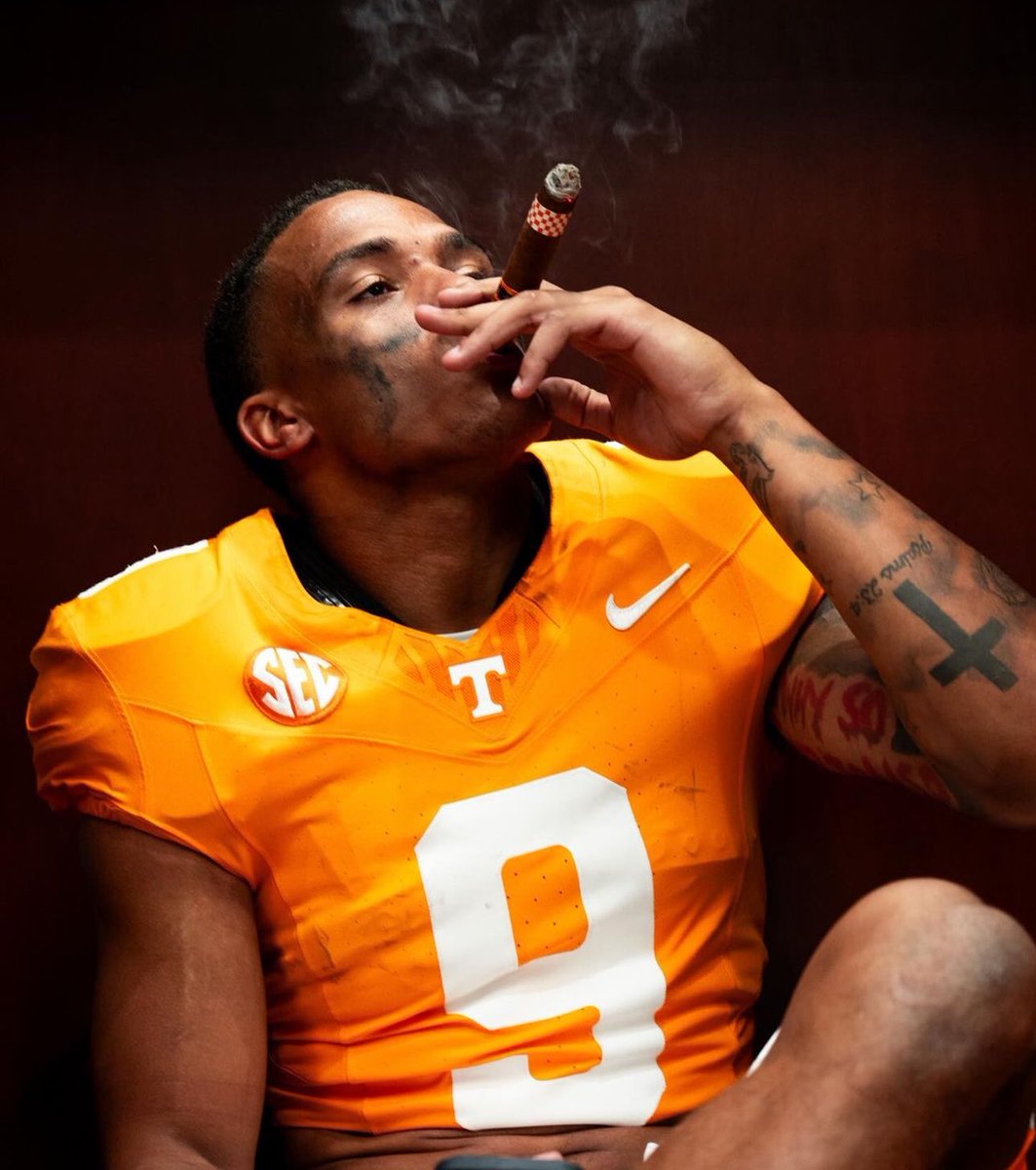 AustinPriceless's tweet photo. How a 5:30 breakfast at @IHOP with @CoachTimBanks led to smoking cigars on a Tennessee Saturday night for @jakobethomas2! The orange means so much to this Tullahoma kid and we dive into it all in this week’s Vol Club Confidential ⤵️⤵️

https://t.co/dJzhs1c0vE https://t.co/1y00MbYvq4