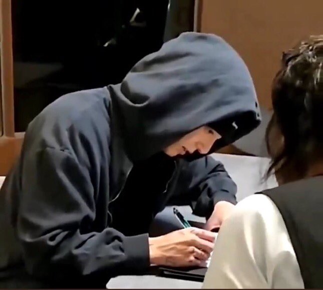 stargguck's tweet photo. I’m crying he didn’t change :( https://t.co/IXAcpBn7uX