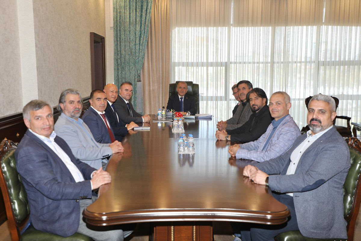elazig_valiligi's tweet photo. Hollanda Elazığlı İşverenler Derneği (VEON) Başkanı Ümit AKBULUT ve Yönetim Kurulu Üyeleri, Valimiz Numan HATİPOĞLU’nu ziyaret etti.

@numanhatipoglu https://t.co/TiSZJ10YbB