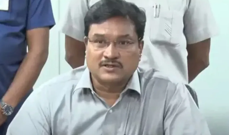 telangana_nijam's tweet photo. Hydra's next big task: Commissioner Ranganath plans to remove illegal constructions on drains and footpaths in Hyderabad, starting with inspections in Lakdikapul &amp; Raj Bhavan. A cleaner, more efficient city is on the way! #HyderabadCleanup #CityDevelopment #TerroristAttack https://t.co/u0ZTmBh4z3