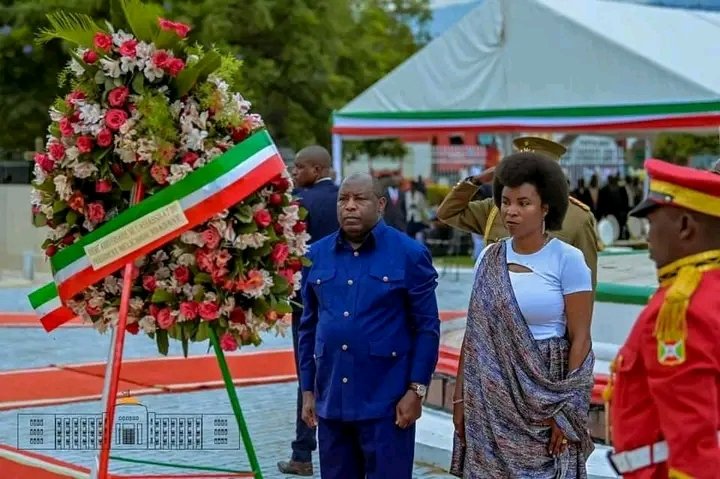 MANIRAMBON47699's tweet photo. #Burundi:Imyaka 31 irarumanye umukuru wigihugu Melchior Ndadaye agandaguwe🇧🇮

Mubirori vyukumwibuka vyari vyatewe iteka numukuru wigihugu Evariste Ndayishimiye  numufasha wiwe nindongozi zigihugu. https://t.co/YonkLrNUDh