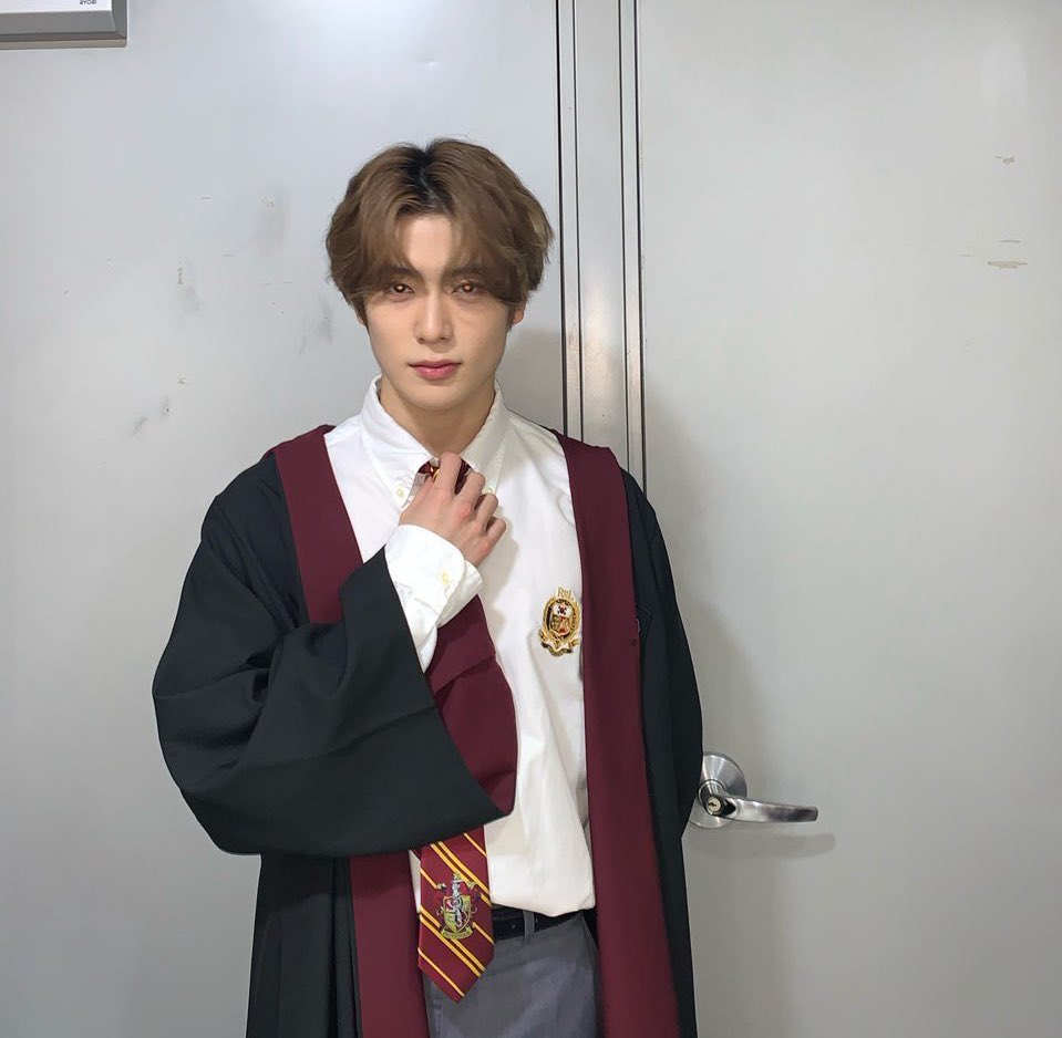 dearestyunoh's tweet photo. gryffindor                                    slytherin
jaehyun                                        jaehyun https://t.co/KFclzuDDYz