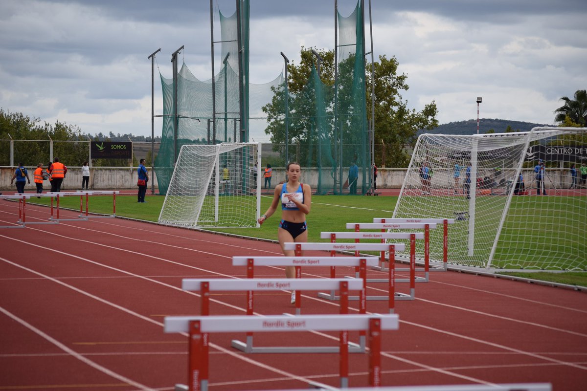 Un encuentro en el que se ha disputado el título de Campeonas nacionales femeninas por clubes y al que ha asistido el coordinador de promoción deportiva <a href="/pedrojose_lele/">Pedro Jose Gordillo Cuéllar</a> 

(Sigue el hilo)