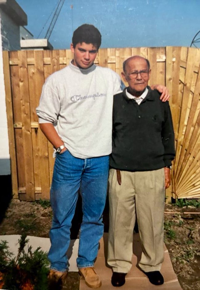 Arco (@arcinho) on Twitter photo Dit is mijn overgrootvader,
opa Miel, in de jaren ā90.
In de oorlog overleefde hij Japanse krijgsgevangenenkampen, ān overtocht op ān āhelleschipā & zag hij de atoombom op Nagasaki afgaan. Over hem & zijn lotgenoten vertel ik in de <a href="/radiooranje_pod/">Radio Oranje</a>(cast) share.podimo.com/s/7wJSQFMs Dit is mijn overgrootvader,
opa Miel, in de jaren ā90.
In de oorlog overleefde hij Japanse krijgsgevangenenkampen, ān overtocht op ān āhelleschipā & zag hij de atoombom op Nagasaki afgaan. Over hem & zijn lotgenoten vertel ik in de <a href="/radiooranje_pod/">Radio Oranje</a>(cast) share.podimo.com/s/7wJSQFMs