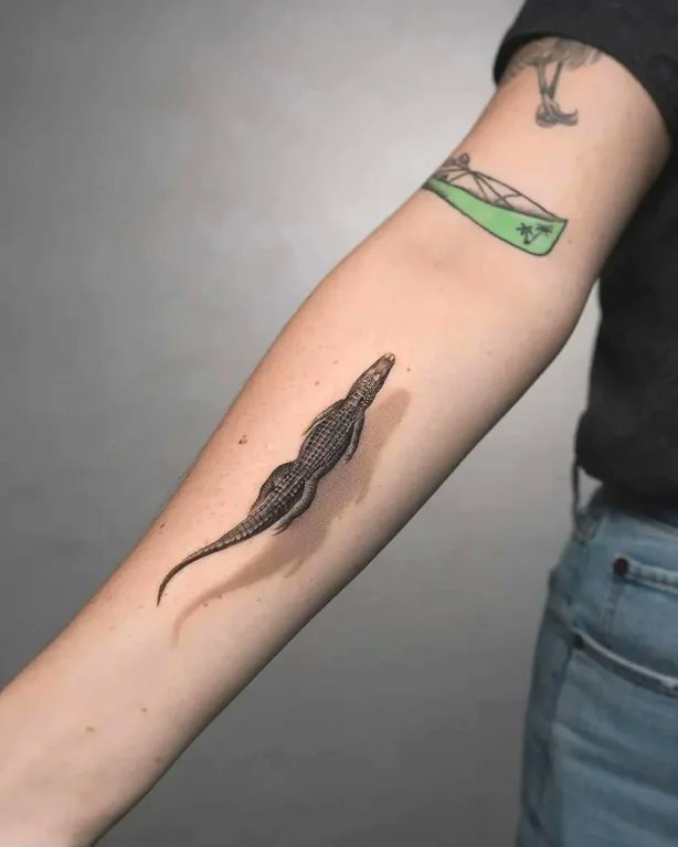 Rainmaker1973's tweet photo. The shadow work on this tattoo. https://t.co/D7mHZevcqV