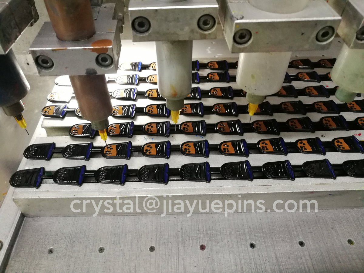 jiayue_crystal's tweet image. The mini milk tea is being colored.🎨#machine #coloringmachine #pindesigns #pinstagram #pinlover #christmas #pokemonpins #smallbusiness #pinmanufacturer #custommade