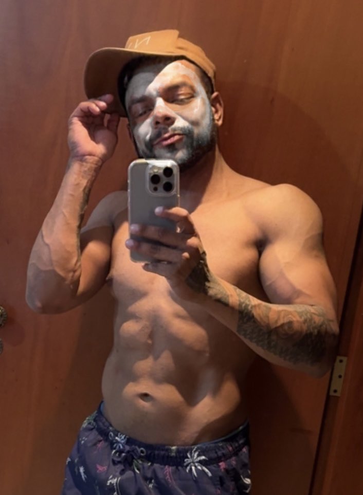 Lemhe's tweet photo. Filtro de skin care 😂 https://t.co/vatABBabaa