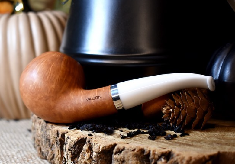 Naturalness at its very finest ✨

#pipesmoking
#pipelife
#pipecommunity
#pipetobacco
#pipecollector
#pipesmoker
#briarpipe
#tobaccopipe
#pipeclub
#pipesmokinglifestyle
#puffandrelax
#pipeart