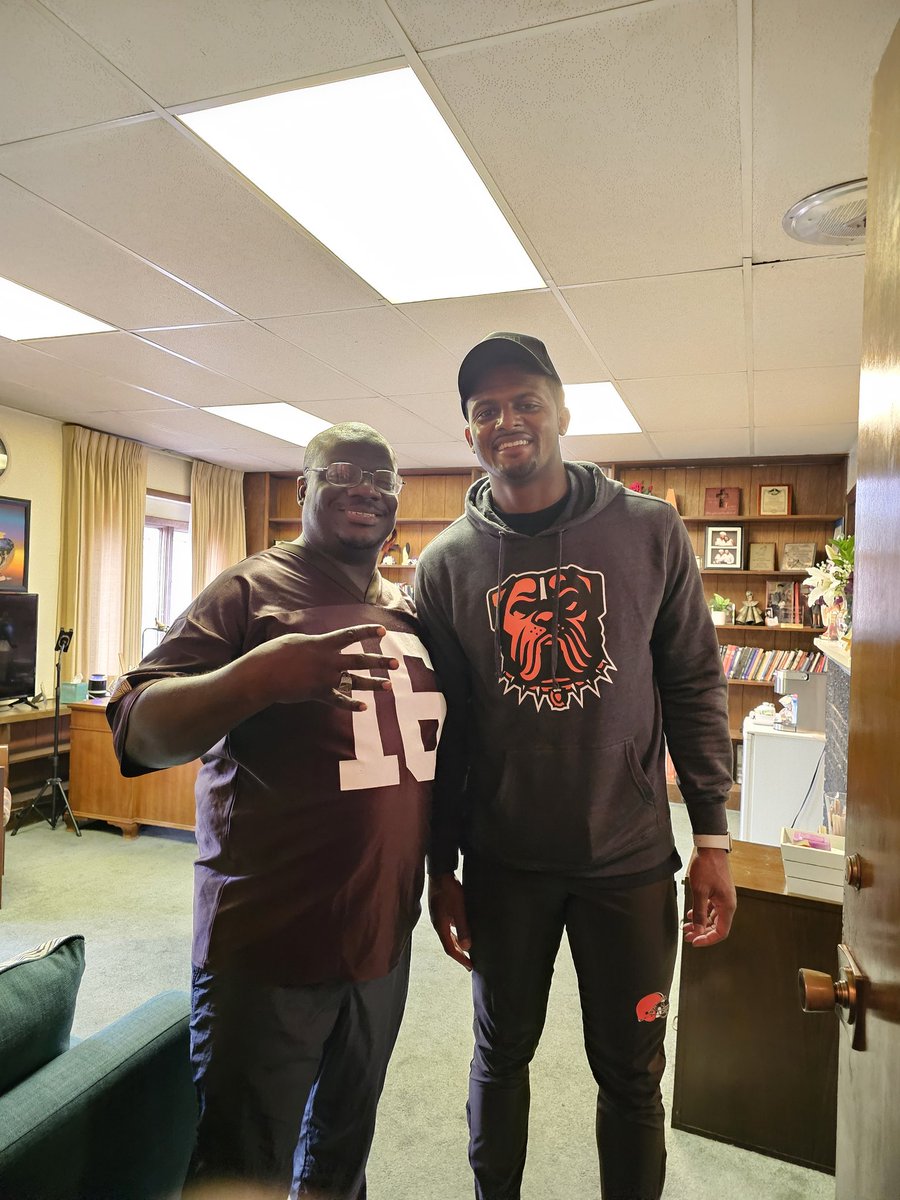 dbexcellence's tweet photo. What's crazy to me is that the #Browns are again down to the 3rd QB. People cheered for players getting injured like they were the ones hurting the team. Like you could do any better. I'm praying for #DeshaunWatson as a human being. #MentalHealthMatters https://t.co/j9Eb2Exz2Z
