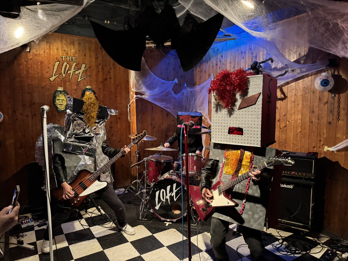 yugo1008's tweet photo. HALLOWEEN BALLの仮装大賞、個人的にはThunder Tomahawk!ダンボールで、ロボット🤖みたいな仮装でプレイしてました!作るの時間かかりそう!
#ハロウィンボール #HALLOWEENBALL
#ThunderTomahawk https://t.co/3DGCbPqBw5