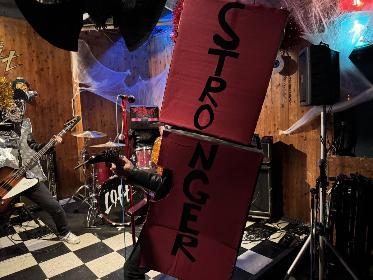 yugo1008's tweet photo. HALLOWEEN BALLの仮装大賞、個人的にはThunder Tomahawk!ダンボールで、ロボット🤖みたいな仮装でプレイしてました!作るの時間かかりそう!
#ハロウィンボール #HALLOWEENBALL
#ThunderTomahawk https://t.co/3DGCbPqBw5
