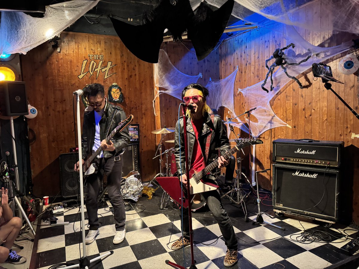 yugo1008's tweet photo. HALLOWEEN BALLの仮装大賞、個人的にはThunder Tomahawk!ダンボールで、ロボット🤖みたいな仮装でプレイしてました!作るの時間かかりそう!
#ハロウィンボール #HALLOWEENBALL
#ThunderTomahawk https://t.co/3DGCbPqBw5