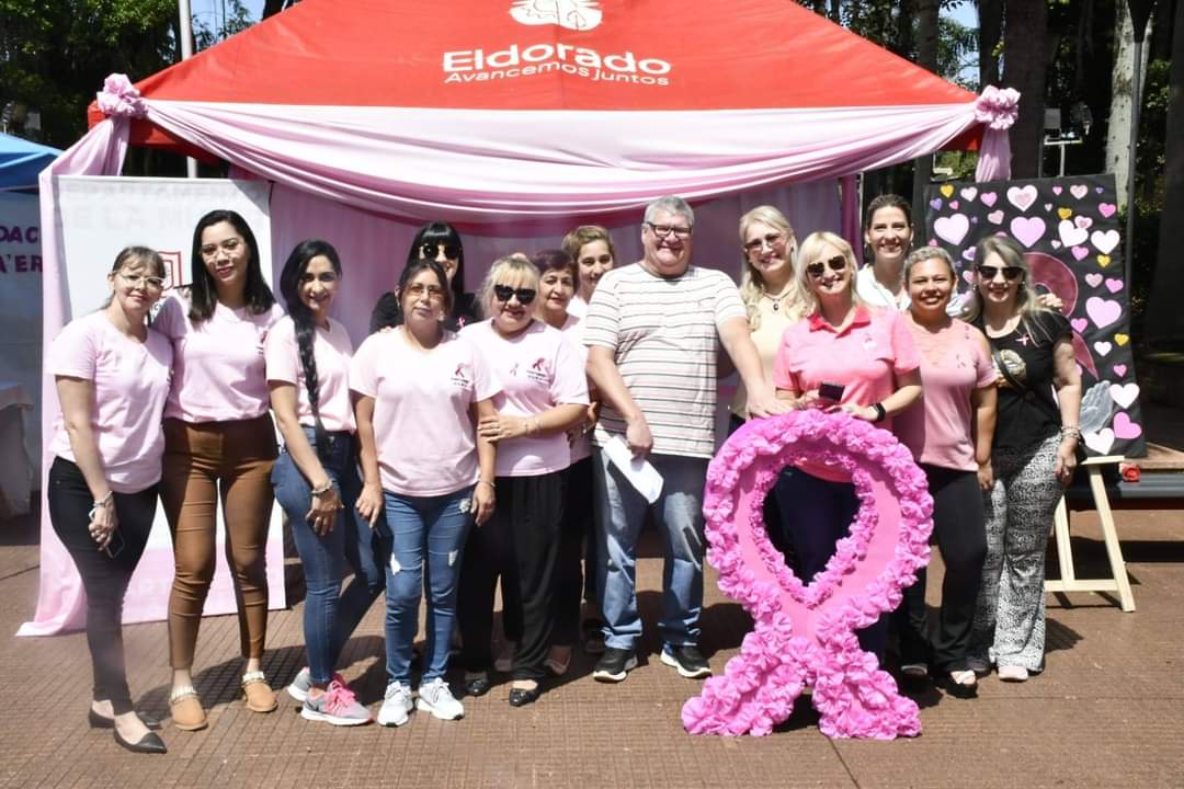 Jornada de concientización sobre la detección precoz del cáncer de mama con el objetivo de informar a la comunidad sobre la detección temprana; clave para aumentar las posibilidades de un tratamiento exitoso.
#EldoradoMisiones
#AvancemosJuntos
#OctubreRosa