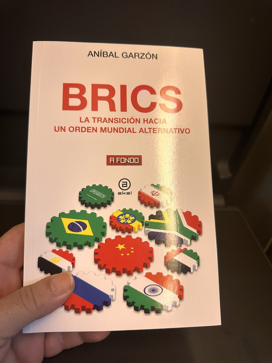 Ya estoy devorando “BRICS, la transición hacia un orden mundial alternativo”. 
Sin duda, es la mejor primera lectura para entender una alianza llamada a acabar con el mundo monopolar en el que se impone la hegemonía de un gendarme global que trata de mantener, mediante la fuerza,