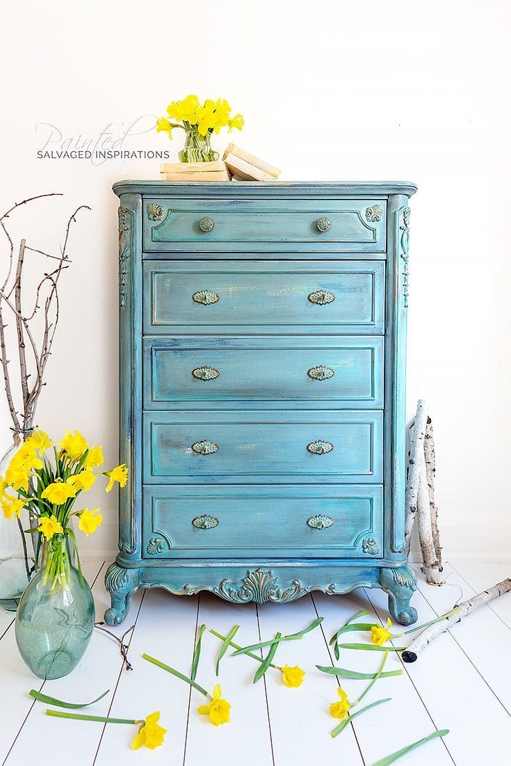 SalvagedIns's tweet image. Layering paint doesn’t start out looking good. You really have to trust the process and be confident! Because the end result creates a unique depth with a variety of colors peeking through.  ~ 
salvagedinspirations.com/spring-inspire… 

 #paintedfurniture #springinspired #furnituredesign