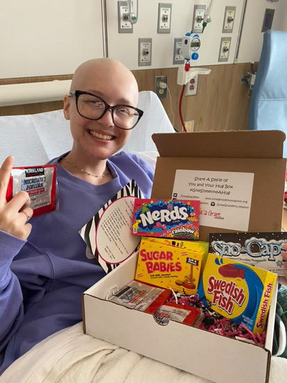 JuliasGraceFdn's tweet photo. A Smile for #MakeADifferenceMonday
We just love sharing our hug boxes and seeing all the smiles!
#GiveSomeoneAHug #WatchAFunnyMovie https://t.co/VTXSeTlVBF