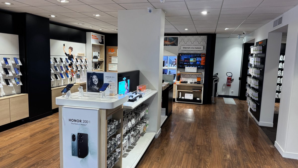 Après une réouverture ce matin, place à la deuxième : celle de Ferney-Voltaire ! 💪
Votre boutique #Orange  à réouvert ses portes aujourd’hui au 20 Avenue Voltaire. L’équipe de Fabrice a hâte de vous recevoir pour vos moments d’achat et de découverte ☺