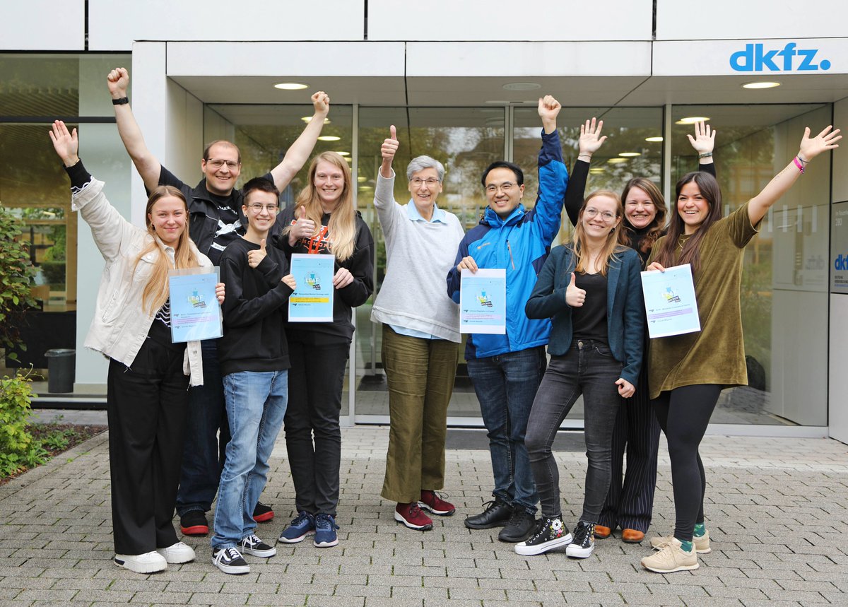 🏅Herzlichen Glückwunsch an die acht Labore, die das LEAF-Programm jüngst erfolgreich abgeschlossen haben und nun zu den 17 LEAF-zertifizierten Laboren am DKFZ gehören. Ihr Engagement ist entscheidend für das Erreichen unserer #Nachhaltigkeit|sziele. 🌎
<a href="/LEAF_UCL/">LEAF_UCL</a> #Klimaschutz