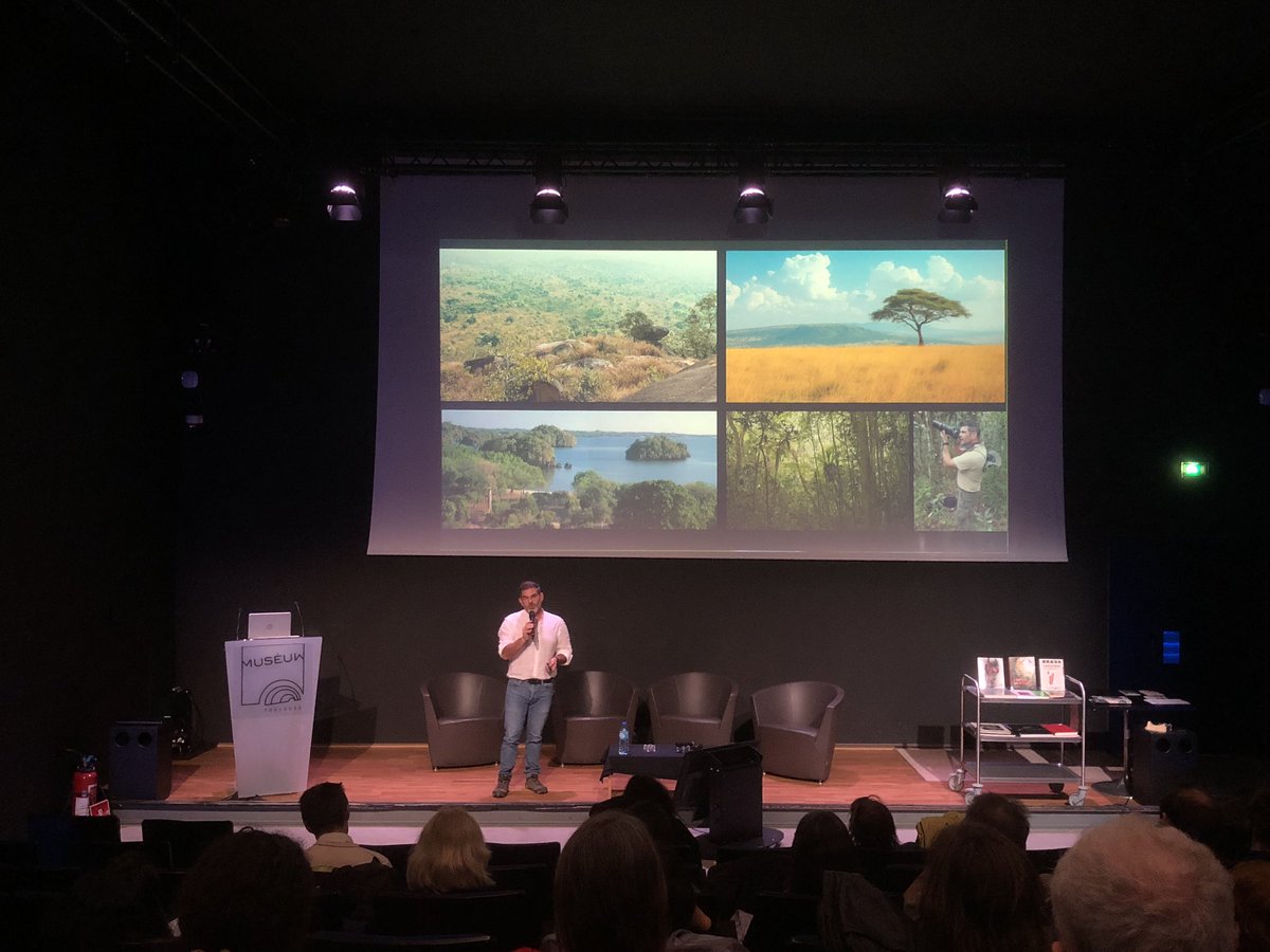 Excellente plénière grand public de Brice Lefaux (<a href="/BLefaux/">Brice Lefaux</a>) <a href="/museumtoulouse/">Muséum de Toulouse</a> sur les lémuriens 🐒 et leur conservation à Madagascar 🇲🇬. Engageante, interactive, sensibilisante, bisensorielle, émotionnelle 🌍💡. Plusieurs personnes autour prenaient des notes 📝. #SFDP2024