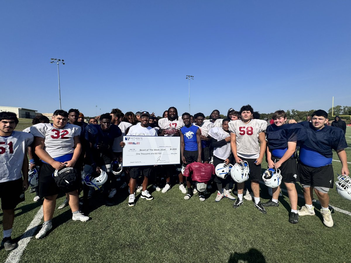 #k104/1-800 Truck Wreck BEAST OF THE WEEK!!

Congrats to Raylon Carter and the Southwest football program on receiving their $1,000 donation!!

Thank you to Amy Witherite and @1800truckwreck !!

#txhsfb #dfw #k104inthecommunity #fortworth #southwest #dallas