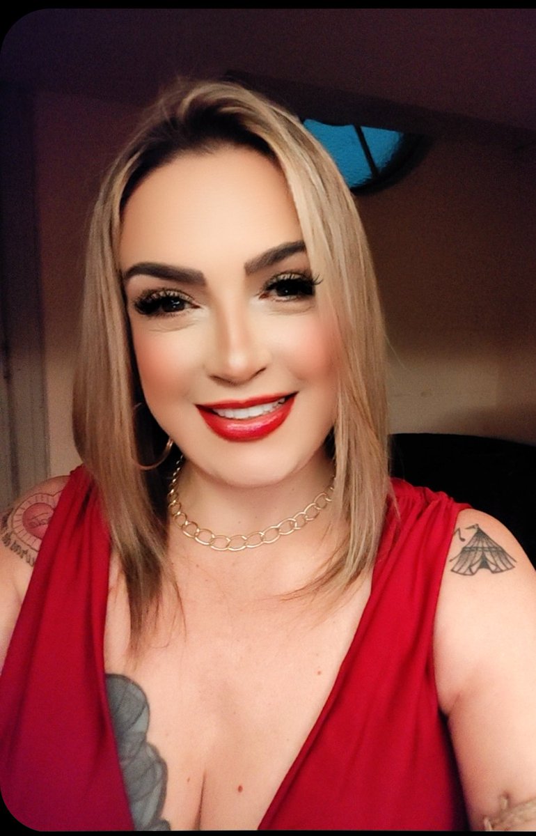 Agradecer a Deus por ter vivido a Noite
Da 
Serenata da GG
Obrigada meu amor por me tornar sua Musa 
Por ter a honra de ver tudo que você conquistou e aonde chegou 
Tenho Orgulho demais da sua trajetória e de vc principalmente 
Te amo e as palavras já não bastam mais