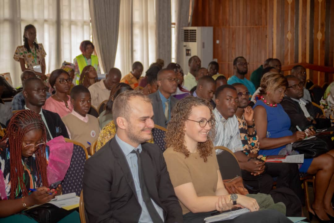 yohedahealth's tweet photo. Le vendredi 18 octobre, des journalistes, experts scientifiques et leaders communautaires se sont réunis à @ENSPolytech_UY1 pour la Conférence sur la Désinformation Scientifique en Afrique Centrale. Plus de 100 participants ont discuté des
#NoToFakeNews
#scientificdisinformation https://t.co/32tBQc7z3N