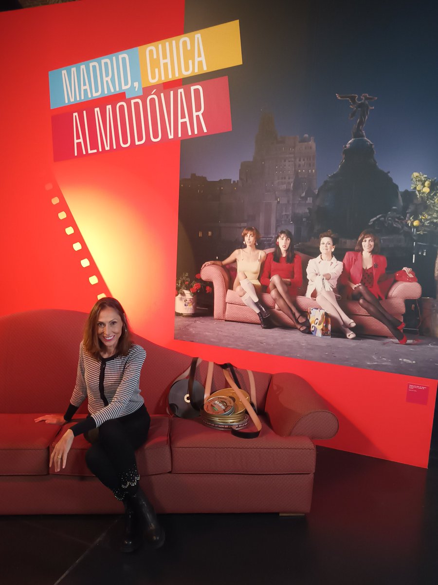 petro_vador's tweet photo. Debido al gran éxito de público, la exposición #MadridChicaAlmodóvar de Conde Duque se prorroga hasta el 17 de noviembre. ¡Aquí me tenéis con la gran María Barranco celebrándolo! Si no has podido venir a verla, aún estás a tiempo. https://t.co/tUEGuw8L6a