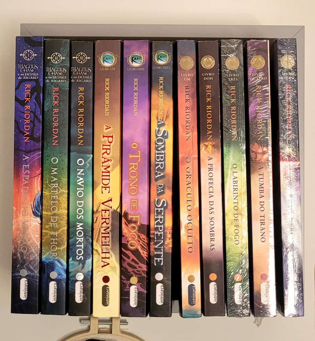 nanamericanpie's tweet photo. to desesperada alguem compra meus livros pfvr ou se puder compartilhar😭😭😭😭😭
vendo livros rick riordan ‼️ URGENTE #magnuschase #ascronicasdoskane #provaçõesdeapolo #rickriordan #booktwt #BookTwitter #booktok https://t.co/a4Q9b8w3yC