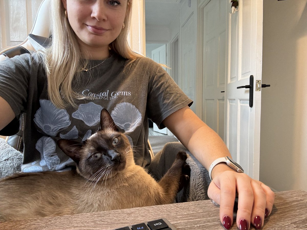 The best work buddy 🐱 👩🏼‍💻
#WFH #CatsofTwittter