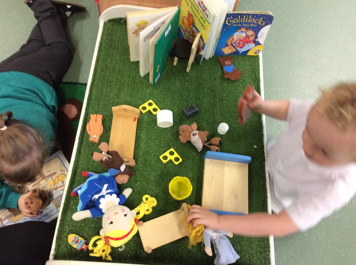 OverfieldsPri's tweet image. Goldilocks and the 3 bears is our story in nursery this week...opportunities to enjoy stories and roleplay and develop size language! 🐻🐻🐻