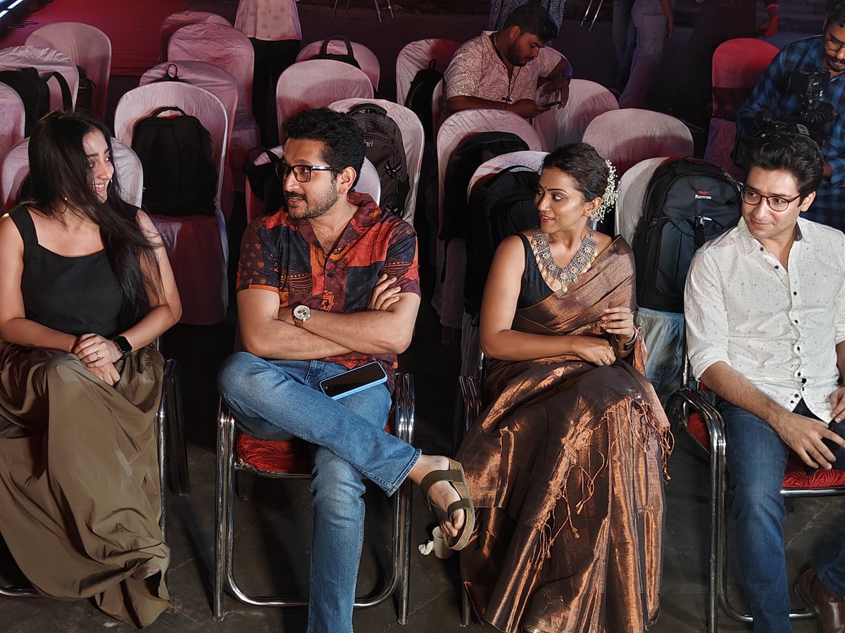 Hoichoi (@hoichoitv) on Twitter photo And we are ready to enter fear!
Watch the trailer now: youtu.be/tzG9ew9Wl6E?si…
#NikoshChhaya
<a href="/paramspeak/">parambrata</a> <a href="/C_Gaurav/">Gaurav Chakrabarty</a> <a href="/bose_anindita10/">Anindita Bose</a> #SuranganaBose And we are ready to enter fear!
Watch the trailer now: youtu.be/tzG9ew9Wl6E?si…
#NikoshChhaya
<a href="/paramspeak/">parambrata</a> <a href="/C_Gaurav/">Gaurav Chakrabarty</a> <a href="/bose_anindita10/">Anindita Bose</a> #SuranganaBose