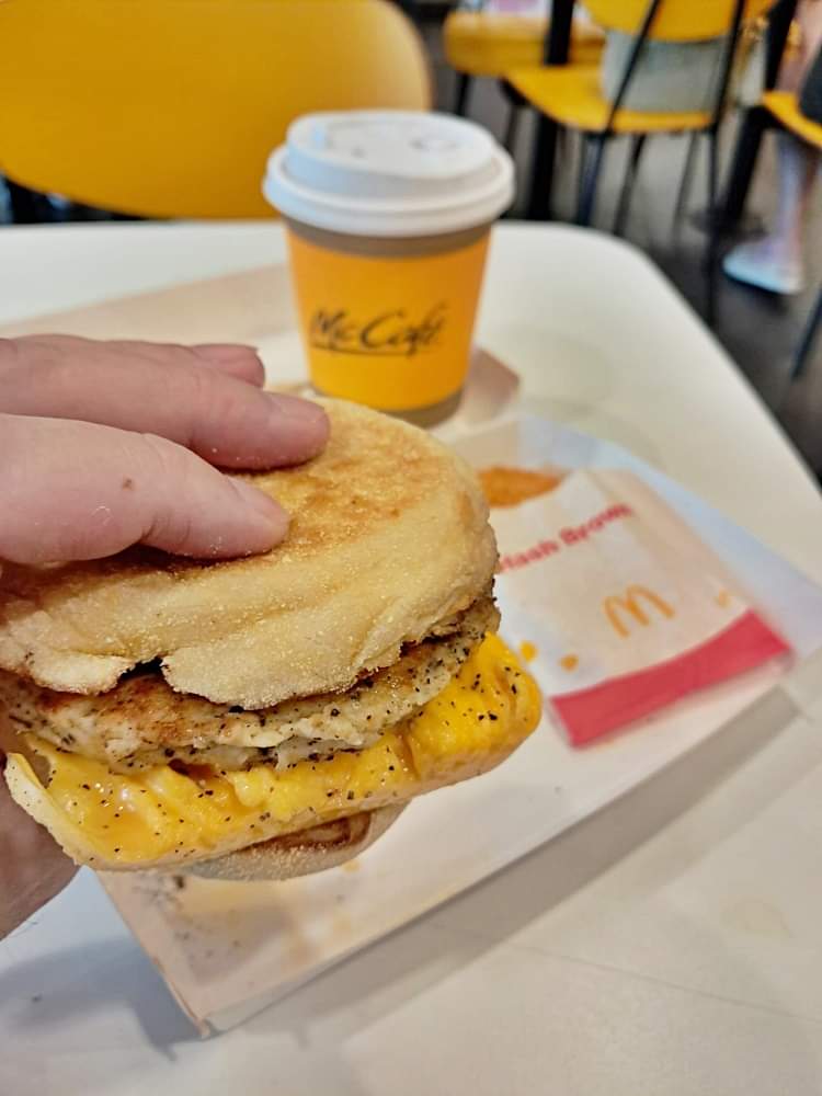 dead_cockroach's tweet photo. Do you eat them separately or stack together?

I love sausage mcmuffin but not a fan of their eggs. https://t.co/SzBdpPyshZ