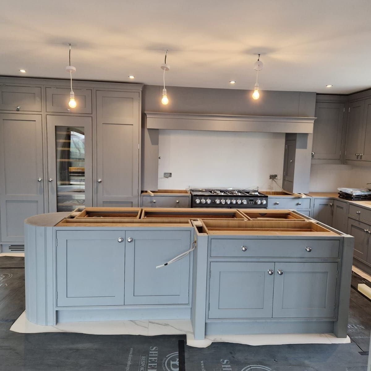SheerinBespoke's tweet photo. We handcraft each cabinet and cupboard for your bespoke kitchen in our workshop and transport them to your home for fitting. Our commitment to customer care ensures the disruption of fitting a new kitchen is minimal #kitchendesigners #bespokekitchen #Knutsford #Cheshire https://t.co/lxTbkXHit5