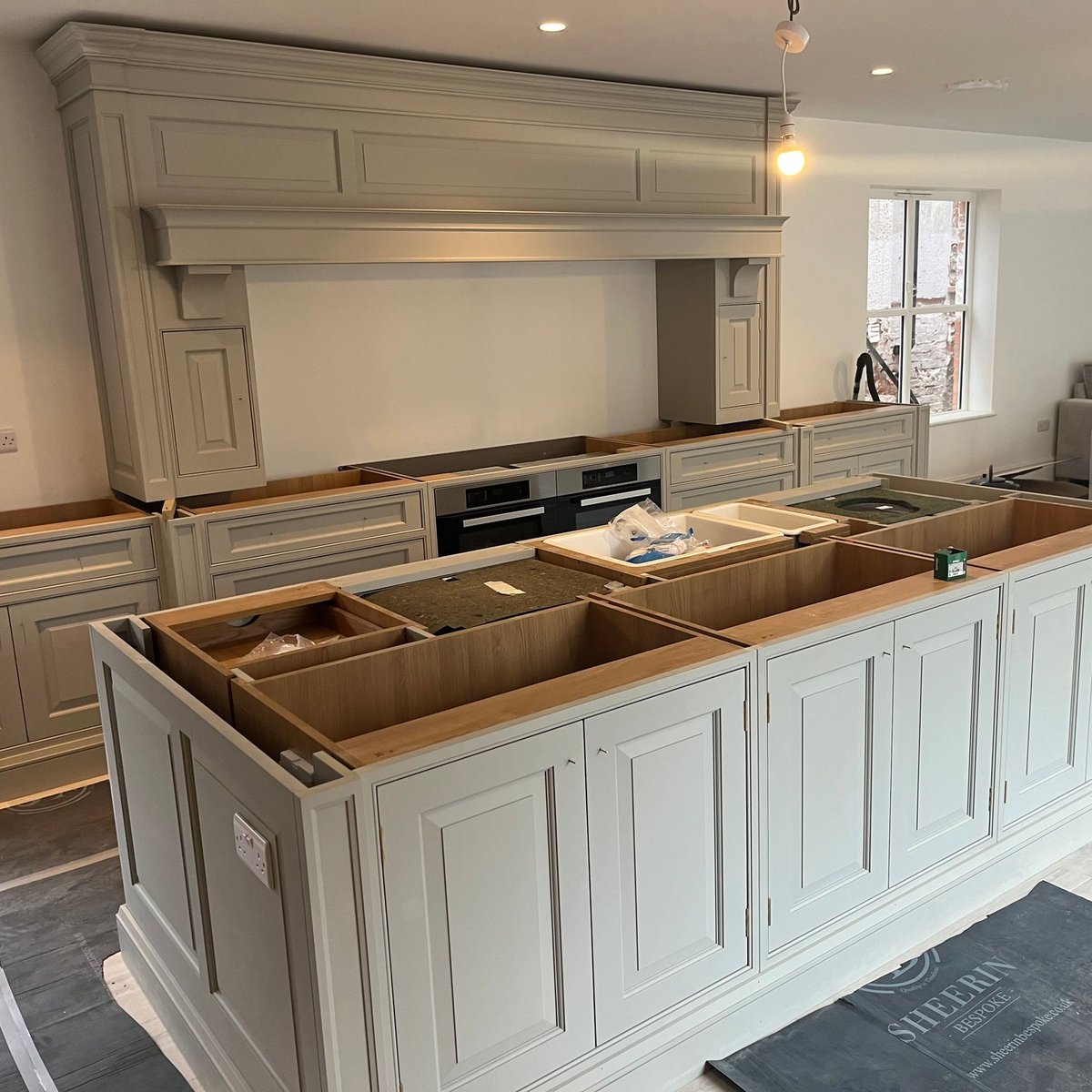 We handcraft each cabinet and cupboard for your bespoke kitchen in our workshop and transport them to your home for fitting. Our commitment to customer care ensures the disruption of fitting a new kitchen is minimal #kitchendesigners #bespokekitchen #Knutsford #Cheshire
